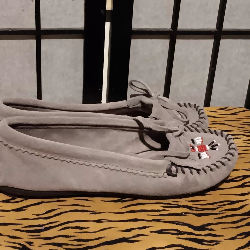 Minnetonka Gray Suede Beaded Moccasin Loafers - Picture 4 of 9